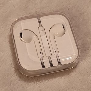 NEW!! APPLE Wired Ear Buds